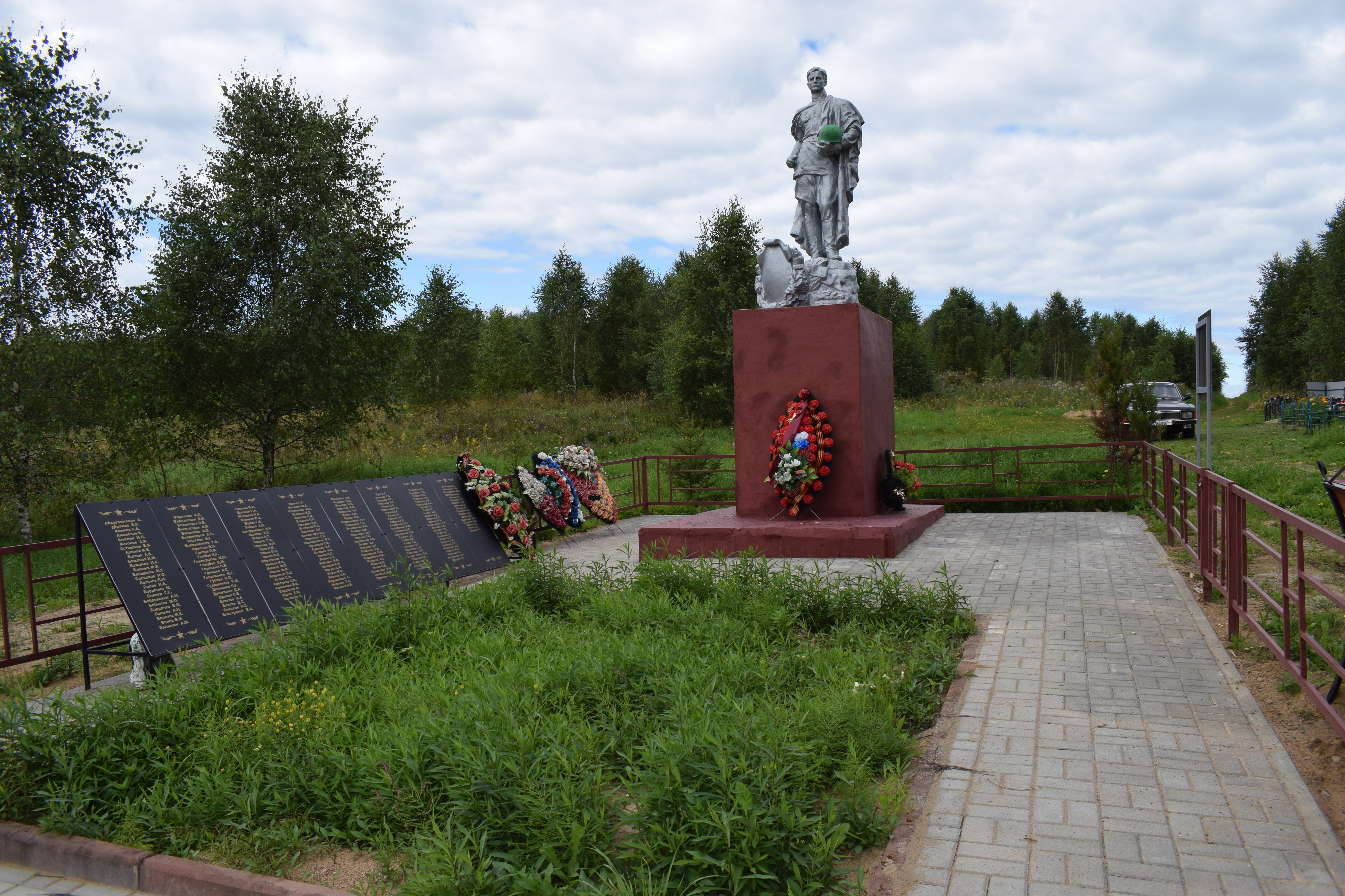 Торги смоленская область. Глинка Смоленская область Братская могила. Смоленская обл., Глинковский р-н, с. Басманово.