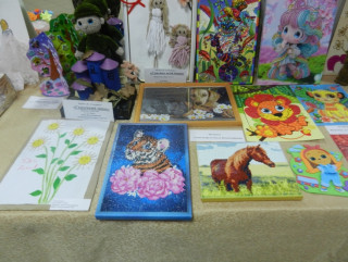 выставка совместного творчества матери и ребёнка «Мастерим вместе с мамой» - фото - 1