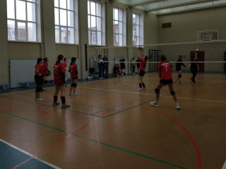 в Верхнеднепровском прошел товарищеский турнир по волейболу - фото - 1