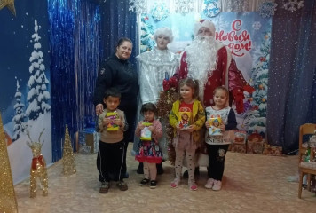 в детском саду «Солнышко» прошла акция «Полицейский Дед Мороз» - фото - 1