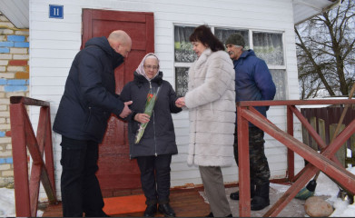 поздравили жён и матерей наших героев - фото - 1