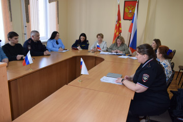 заседание комиссии по делам несовершеннолетних и защите их прав - фото - 1