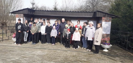 память, которую нельзя стереть: обучающиеся Глинковской средней школы почтили память жертв фашизма - фото - 1