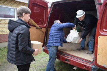 оказали гуманитарную помощь - фото - 1